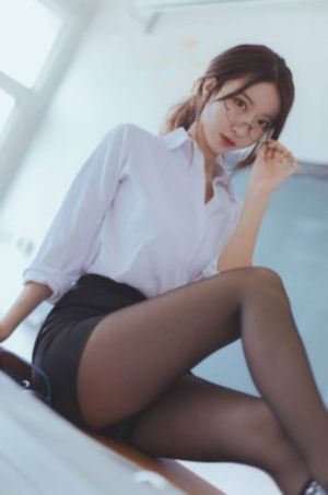 年轻的老师2放荡女教师_2019国语AV首页